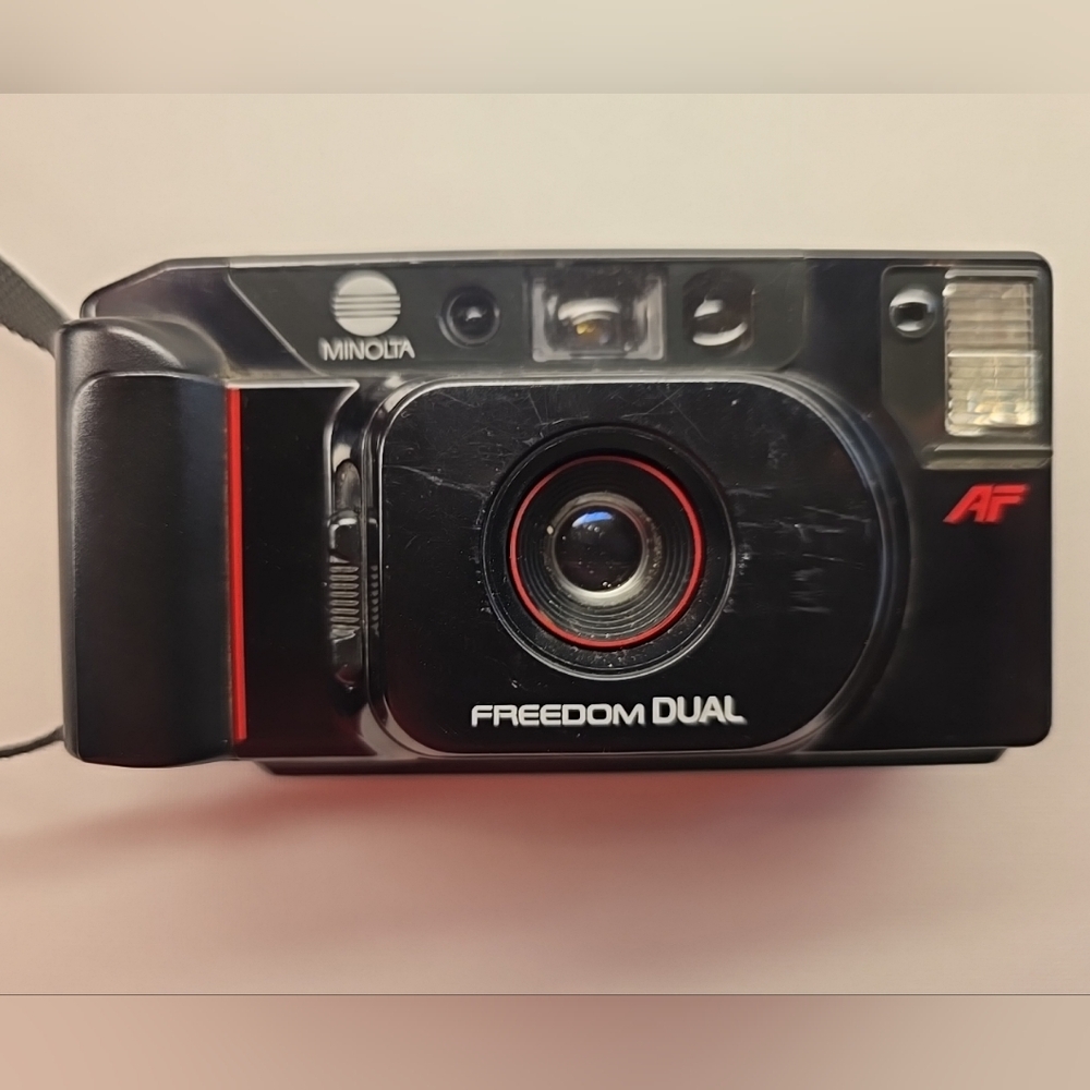 VINTAGE Minolta Freedom Dual 60 AF 35MM Point & Shoot Film Camera W/ Strap